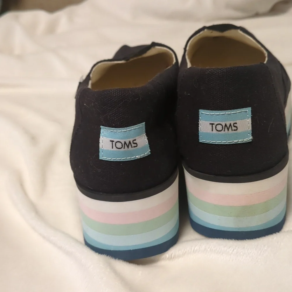 TOMS Alp Platform Sneakers NWOT 9 Black Canvas Pastel Rainbow Comfort Eco